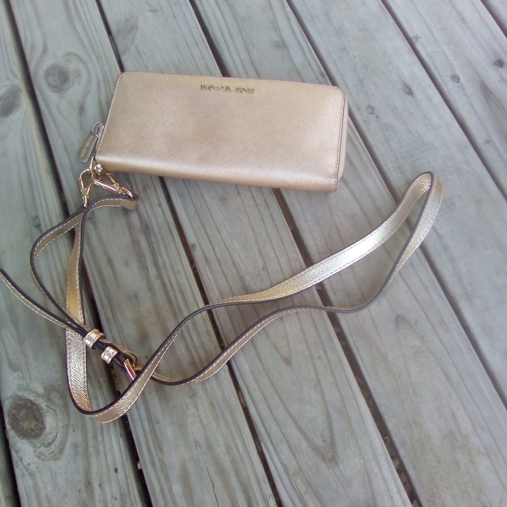 Michael Kors Metallic Rose Gold Cross Body Zip Around Wallet Purse